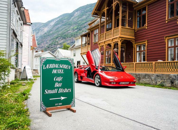 Laerdalsoren Motor Guesthouse Лердалсёйри Экстерьер фото