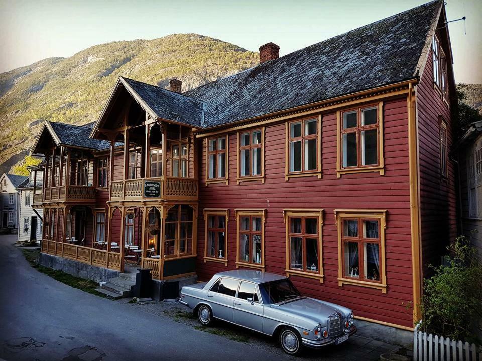 Laerdalsoren Motor Guesthouse Лердалсёйри Экстерьер фото